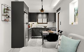 Luxury Apartment In Glyfada